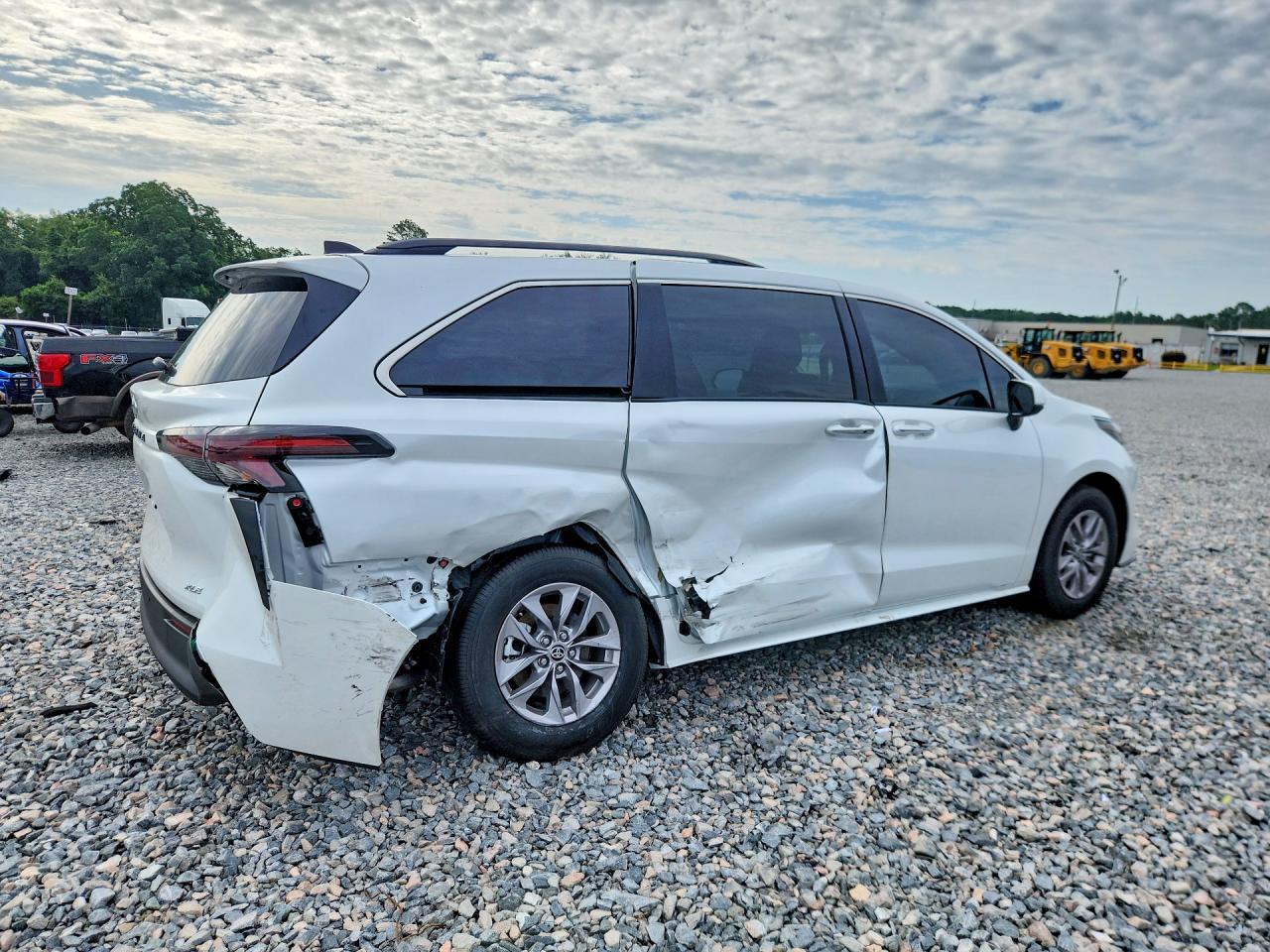 2026 Toyota Sienna Xle 8-Passenger - Image 3