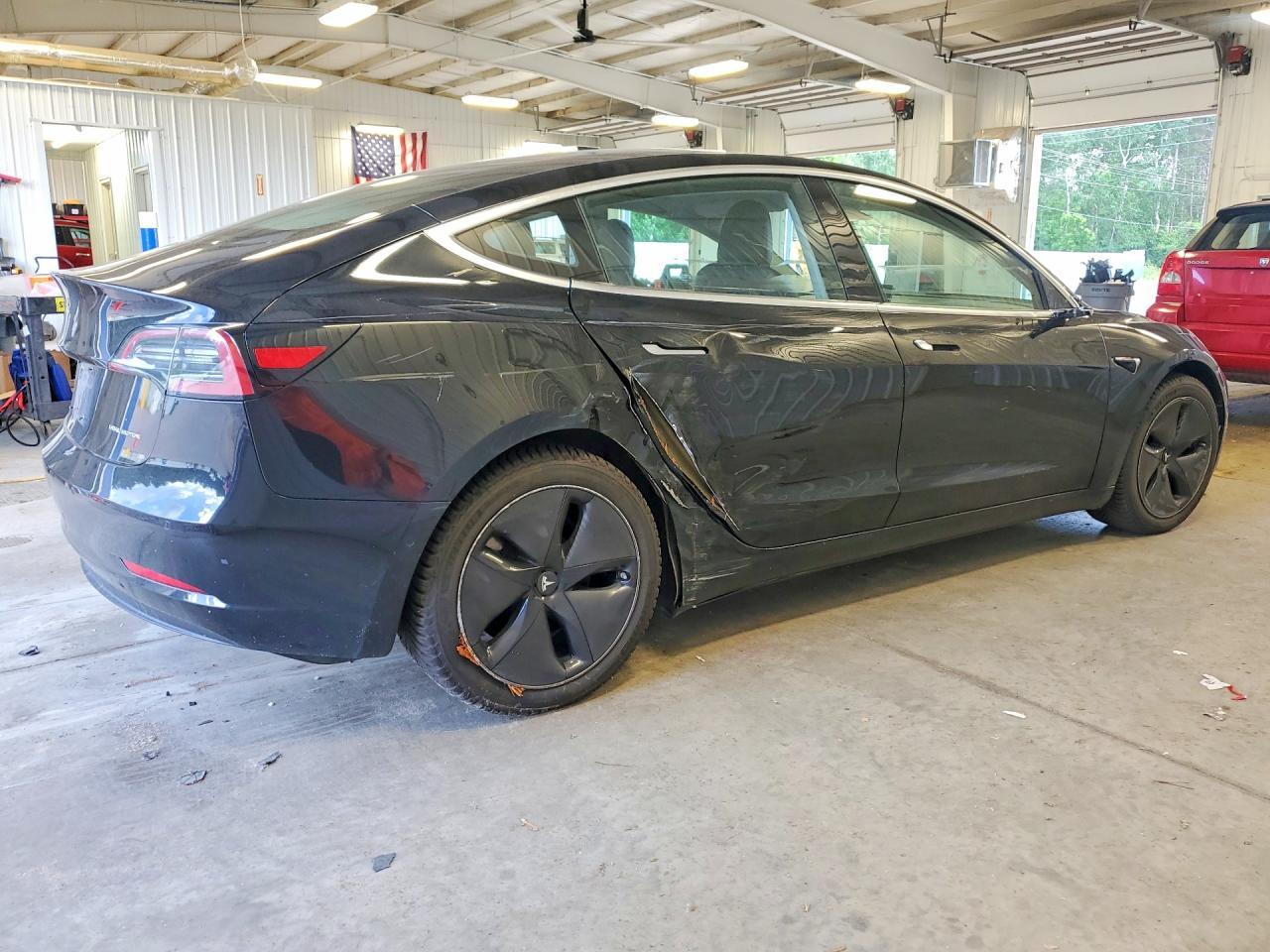 2018 Tesla Model 3 - Фото 3