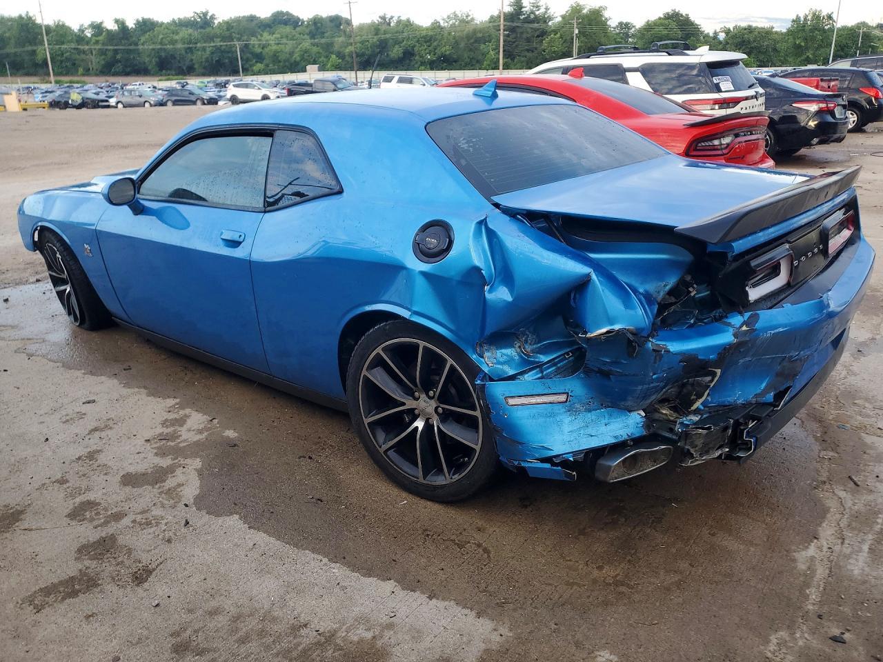 2016 Dodge Challenger R - Image 2