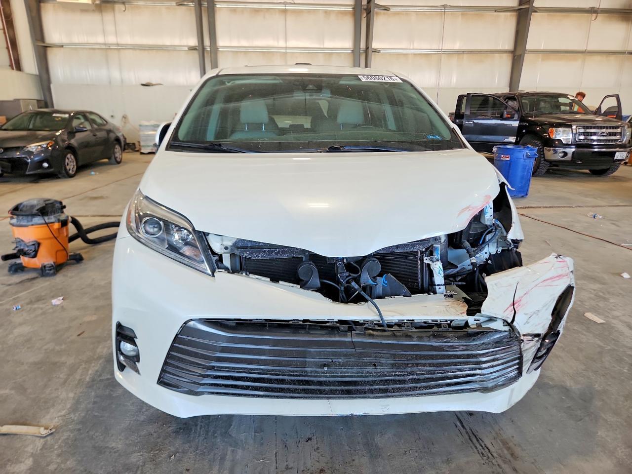 2018 Toyota Sienna Limited Premium 7-Passenger - Фото 5