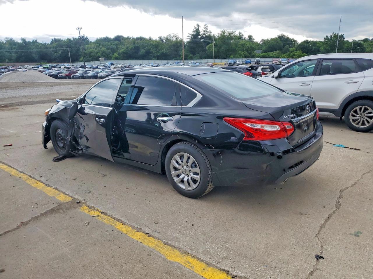 2017 Nissan Altima 2.5 S - Фото 2