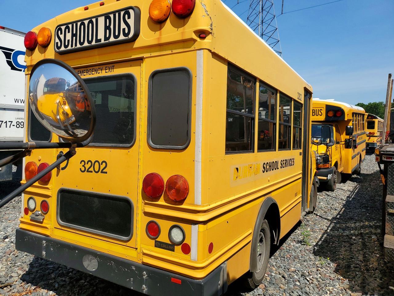 2011 Chevrolet Express School Bus - Фото 3