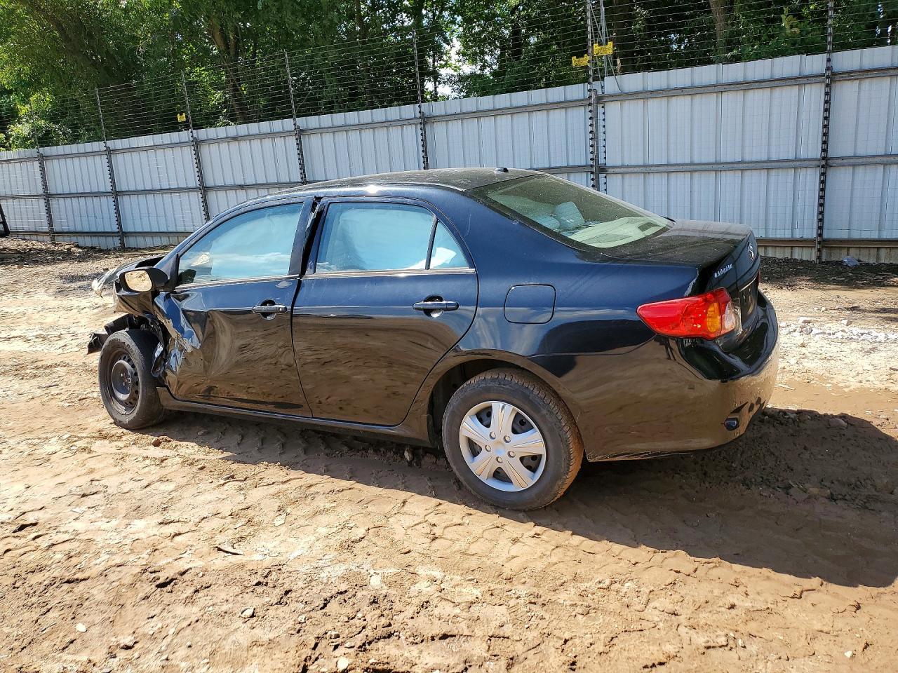 2010 Toyota Corolla Le - Фото 2