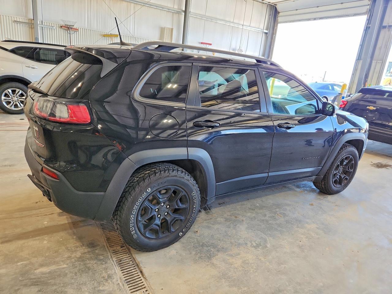 2019 Jeep Cherokee Trailhawk - Image 3