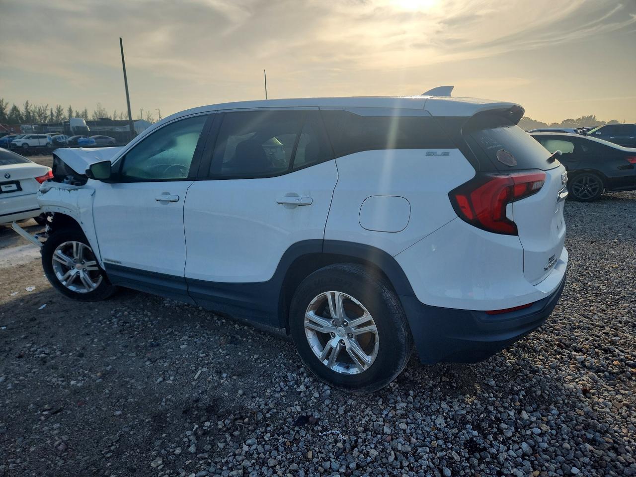2020 GMC Terrain Sle - Image 2