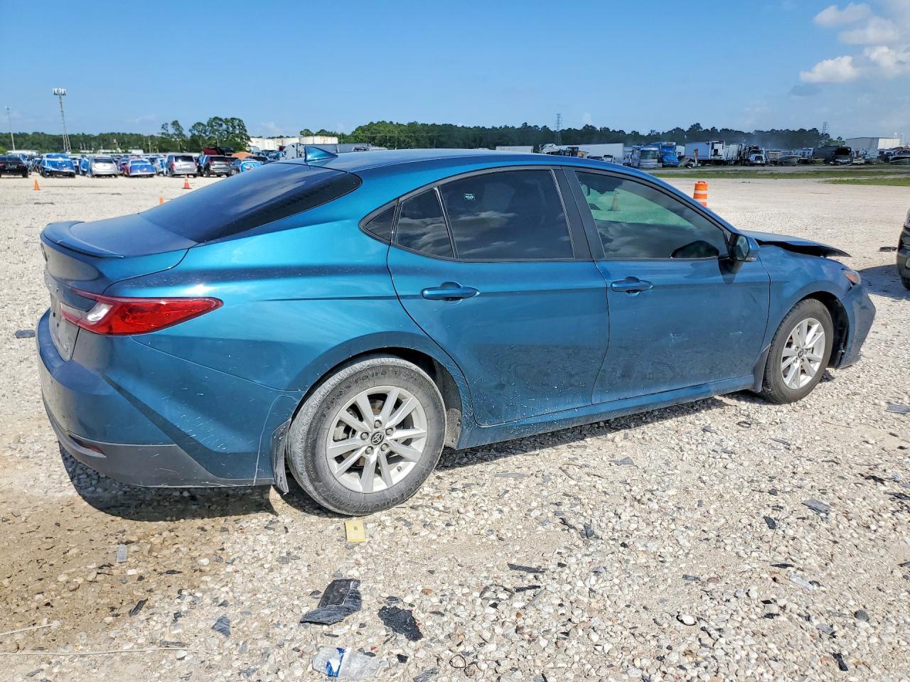 2025 Toyota Camry Le - Фото 3