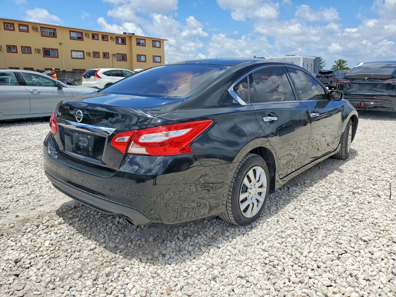 2016 Nissan Altima 2.5 S - Фото 3