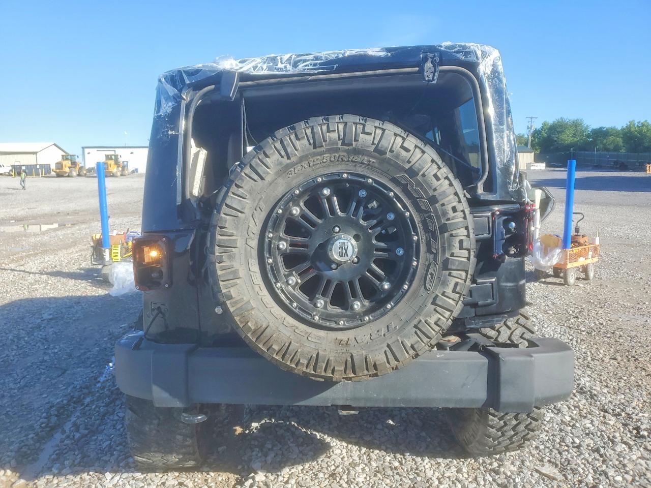 2014 Jeep Wrangler Unlimited Sahara - Фото 6