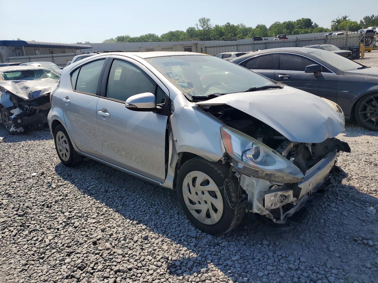 2016 Toyota Prius C - Image 4