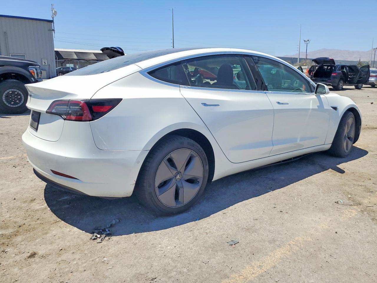2020 Tesla Model 3 - Фото 3