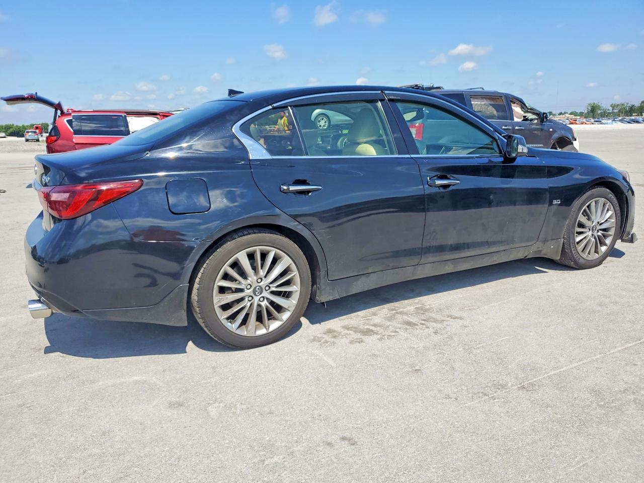 2018 Infiniti Q50 3.0T Luxe - Фото 3