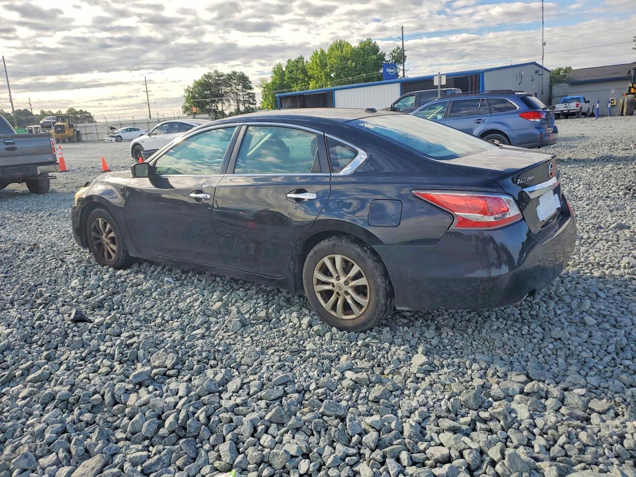 2014 Nissan Altima 2.5 S - Image 2