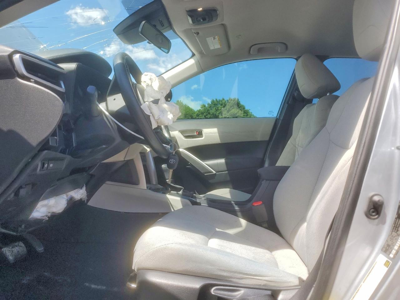 2025 Toyota Corolla Cross L - Image 7