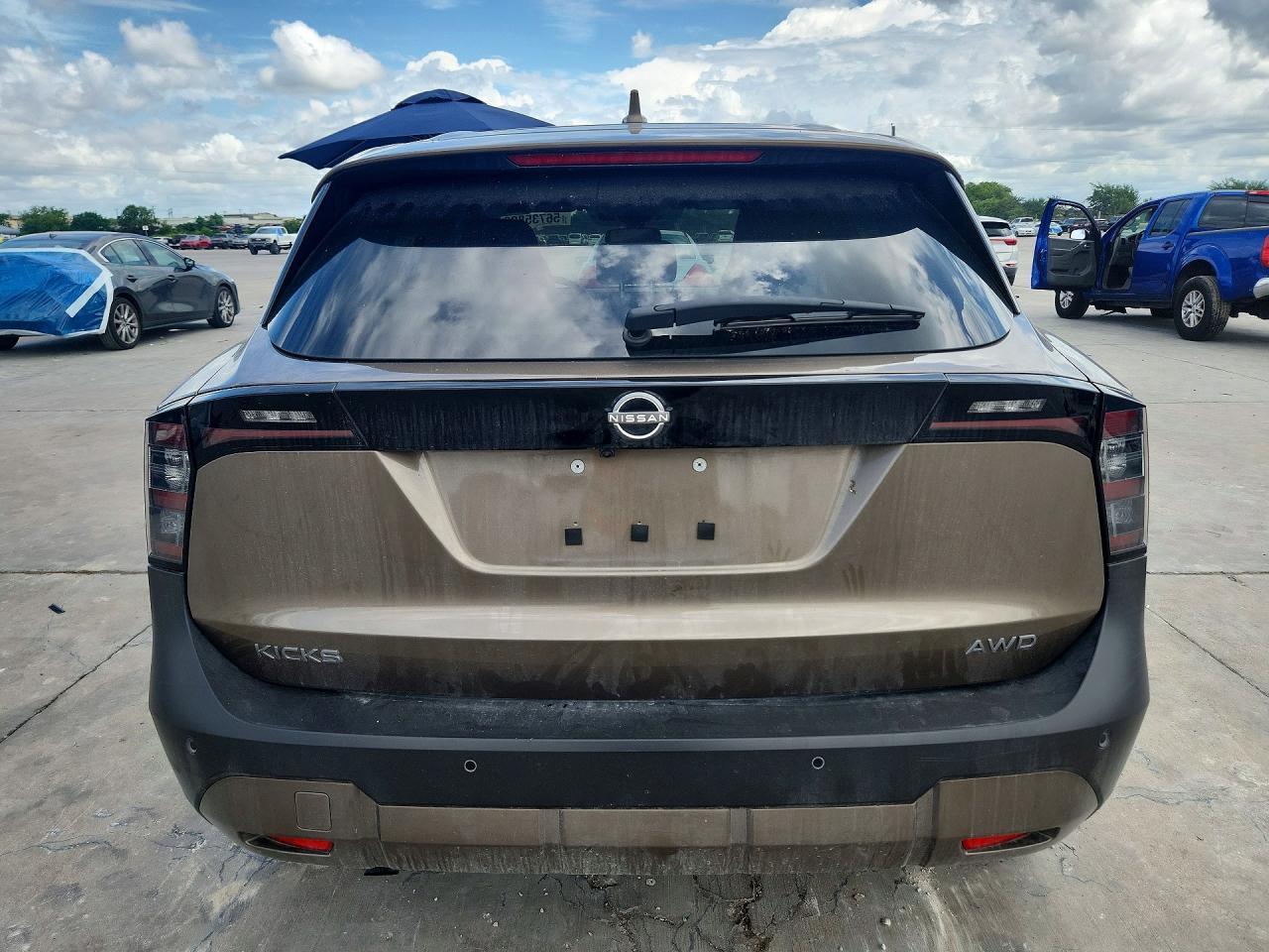 2025 Nissan Kicks Sv - Image 6
