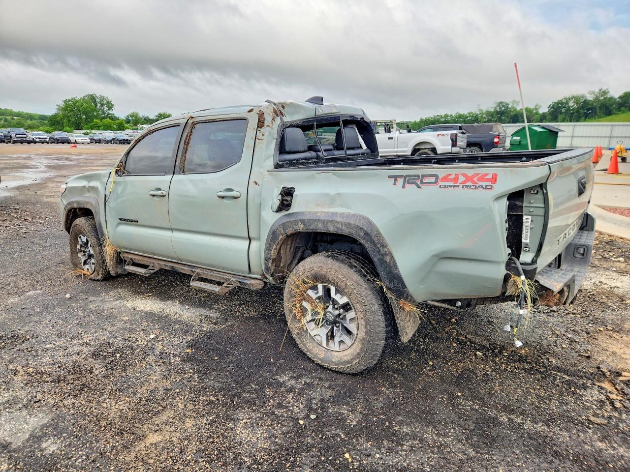 2022 Toyota Tacoma Trd Off-Road - Image 2