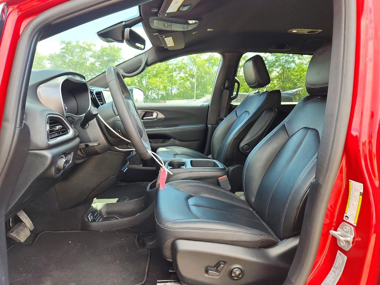 2025 Chrysler Pacifica Select - Фото 7