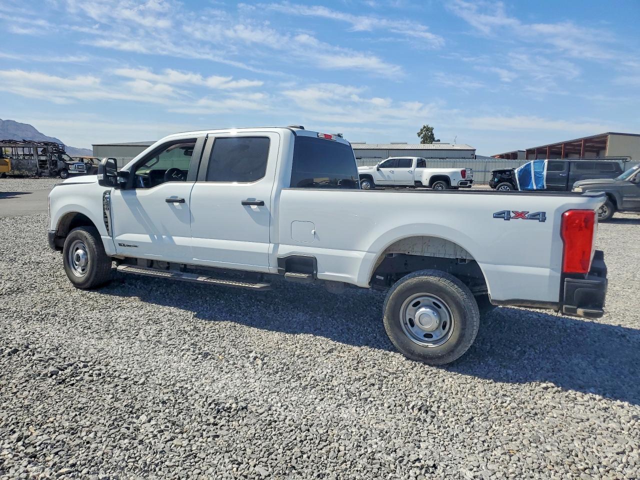 2024 Ford F250 Super Duty - Фото 2