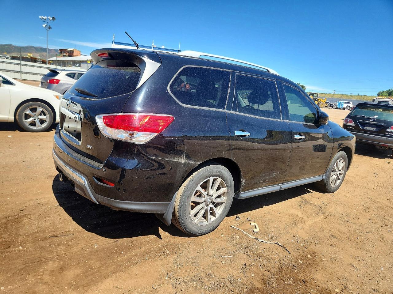 2014 Nissan Pathfinder Sv - Image 3