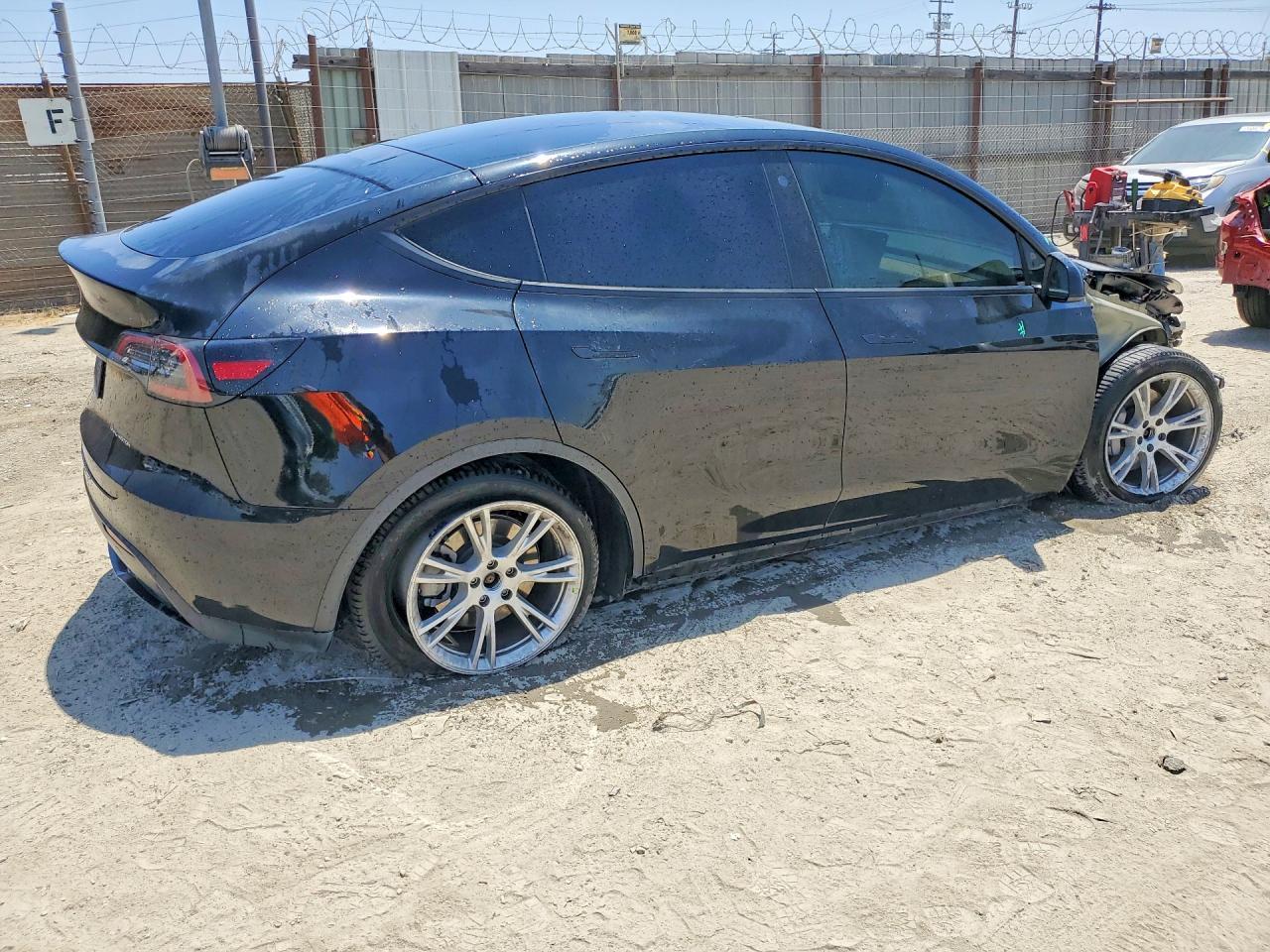 2022 Tesla Model Y - Фото 3