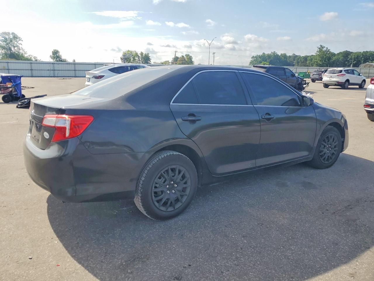 2012 Toyota Camry L - Фото 3