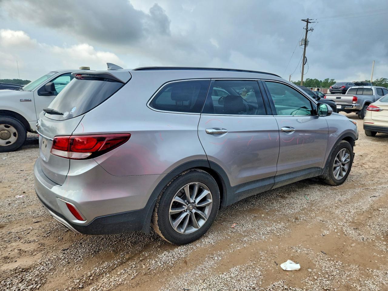 2017 Hyundai Santa Fe Se - Image 3