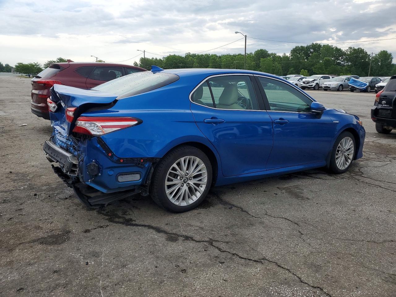 2019 Toyota Camry Hybrid Xle - Фото 3