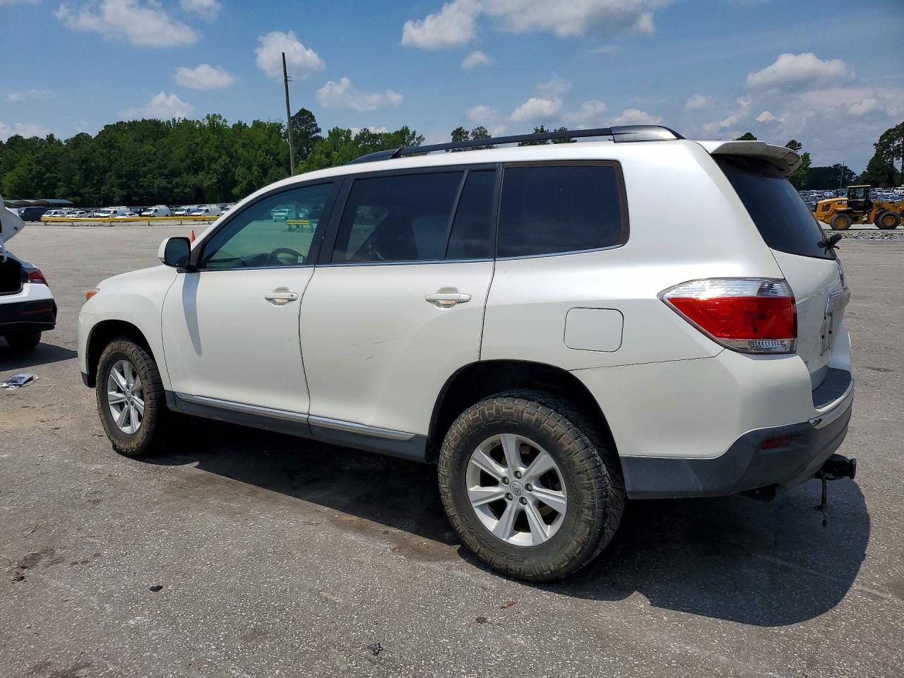 2013 Toyota Highlander Plus - Фото 2
