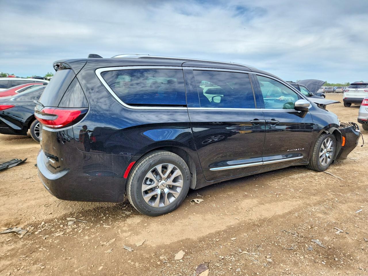 2025 Chrysler Pacifica Hybrid Pinnacle - Фото 3