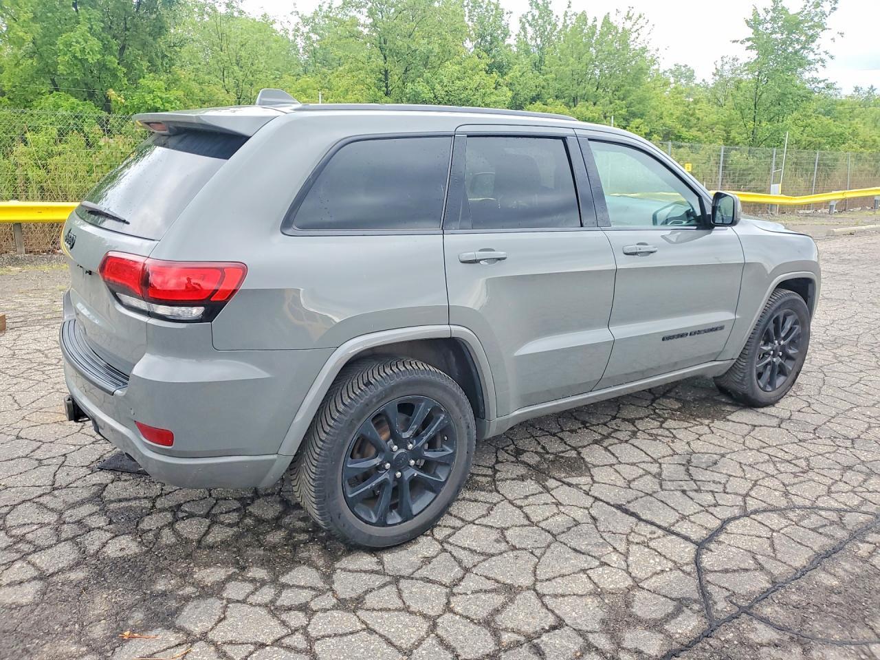 2020 Jeep Grand Cherokee Laredo - Фото 3