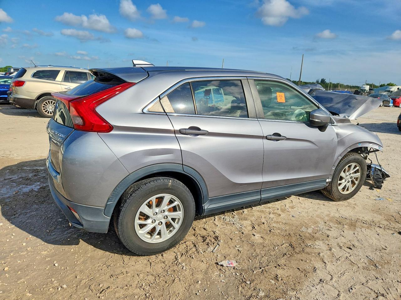 2019 Mitsubishi Eclipse Cross Es - Image 3