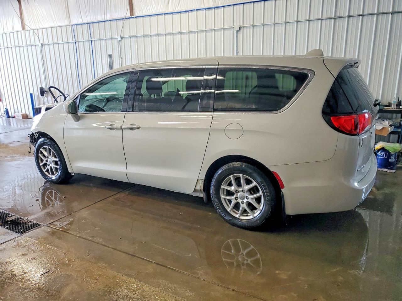 2020 Chrysler Pacifica - Image 2