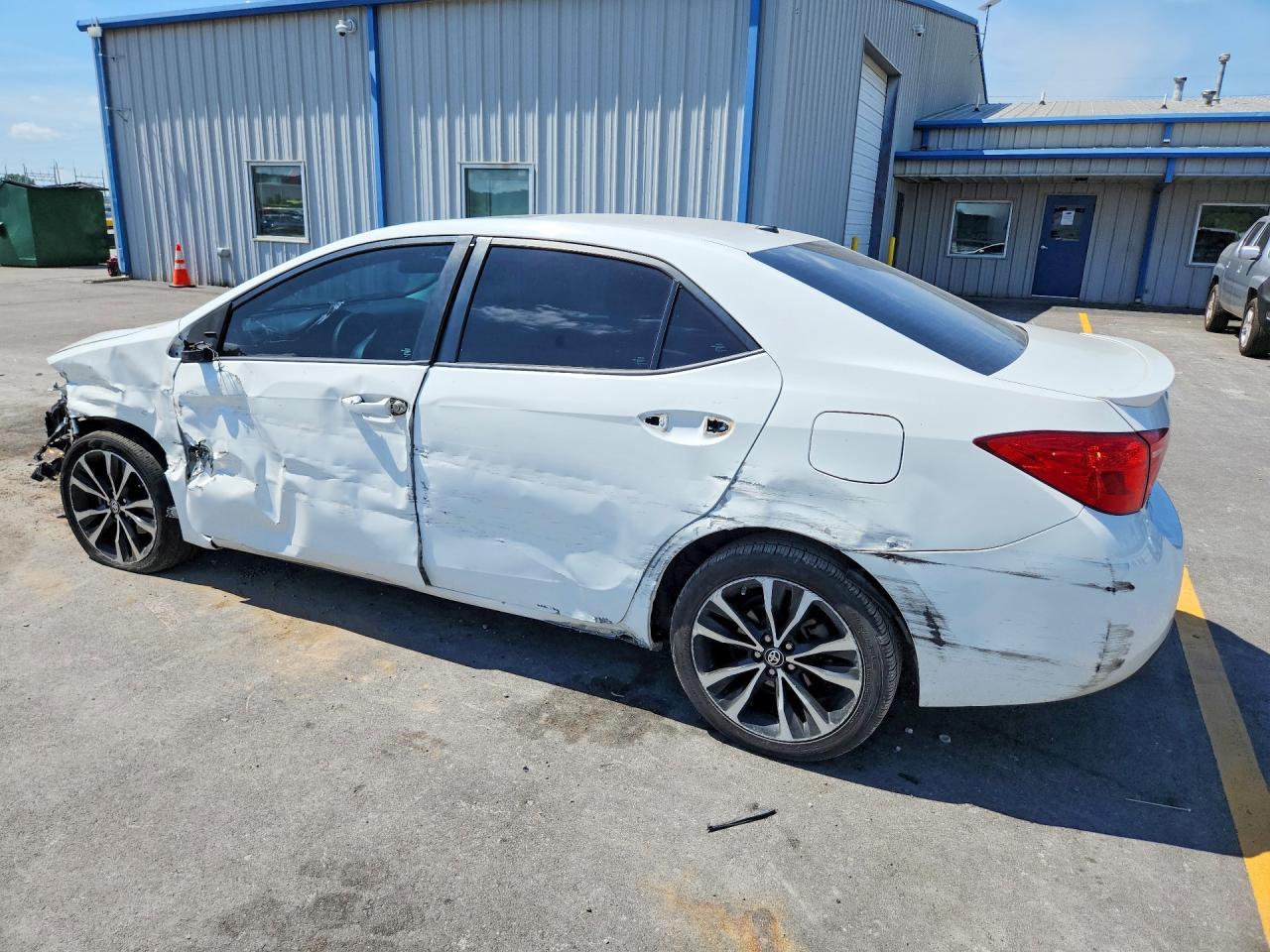 2017 Toyota Corolla Se - Image 2