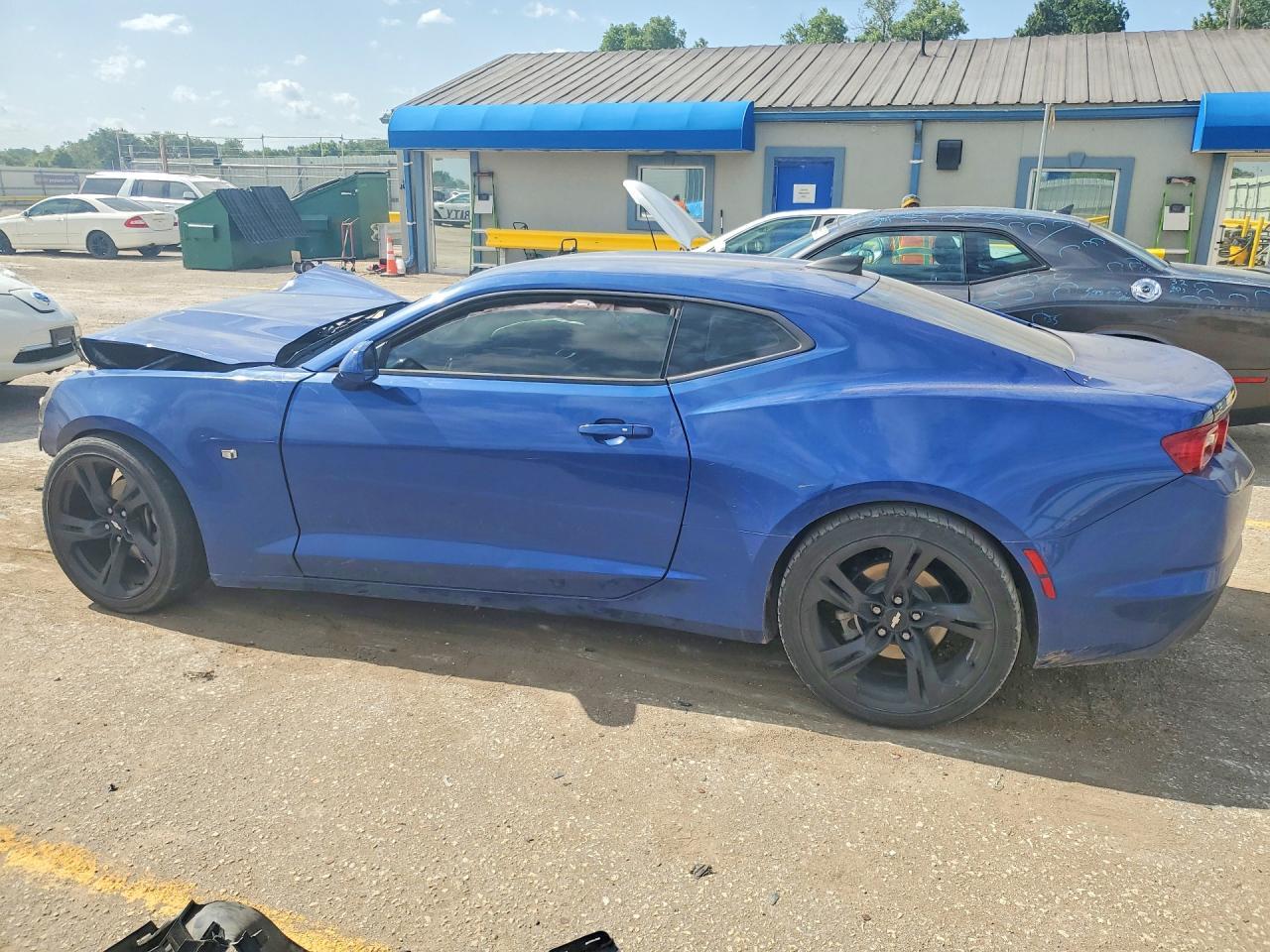 2019 Chevrolet Camaro Ls - Фото 2