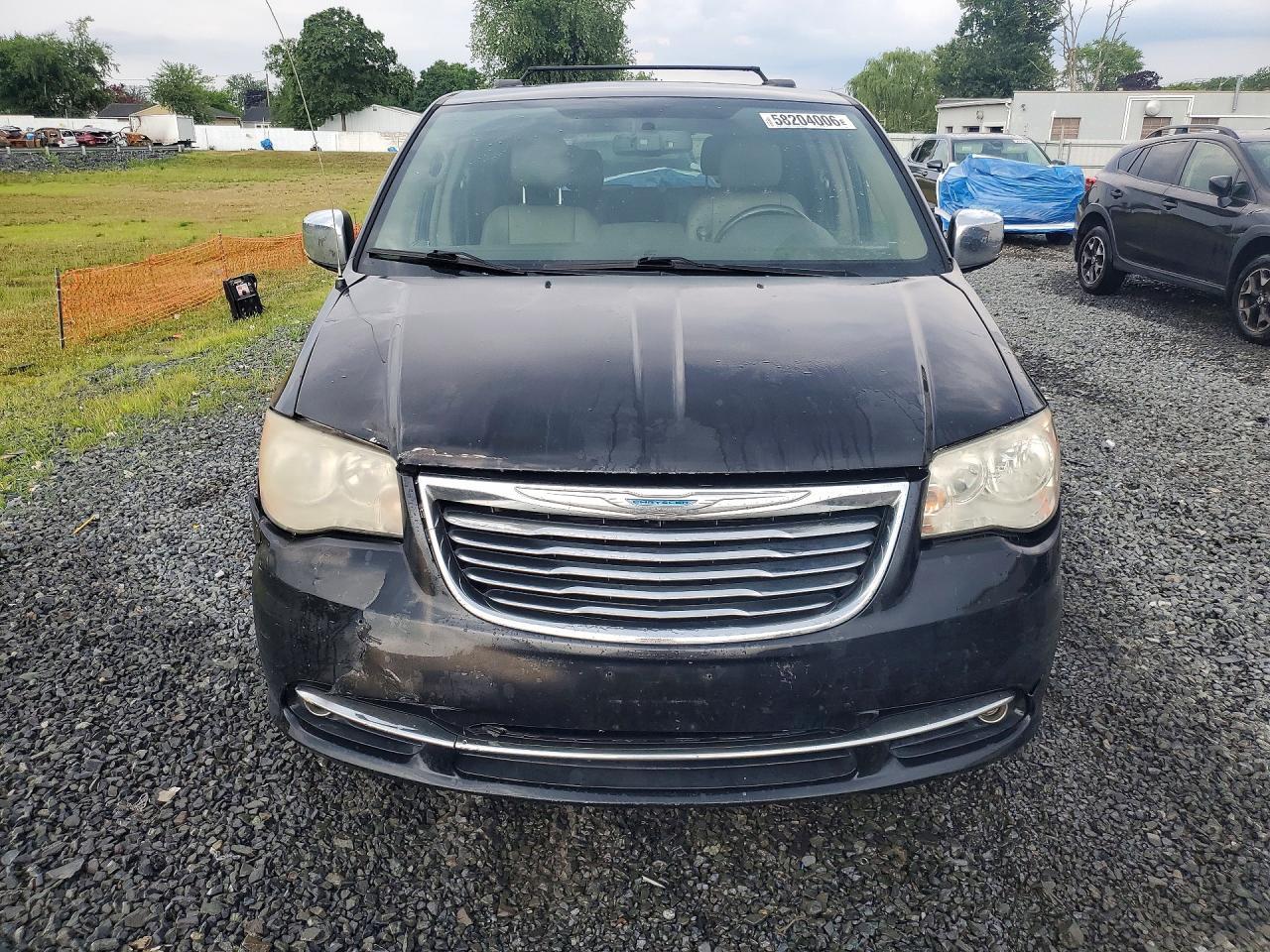 2012 Chrysler Town & Country Touring L - Фото 5