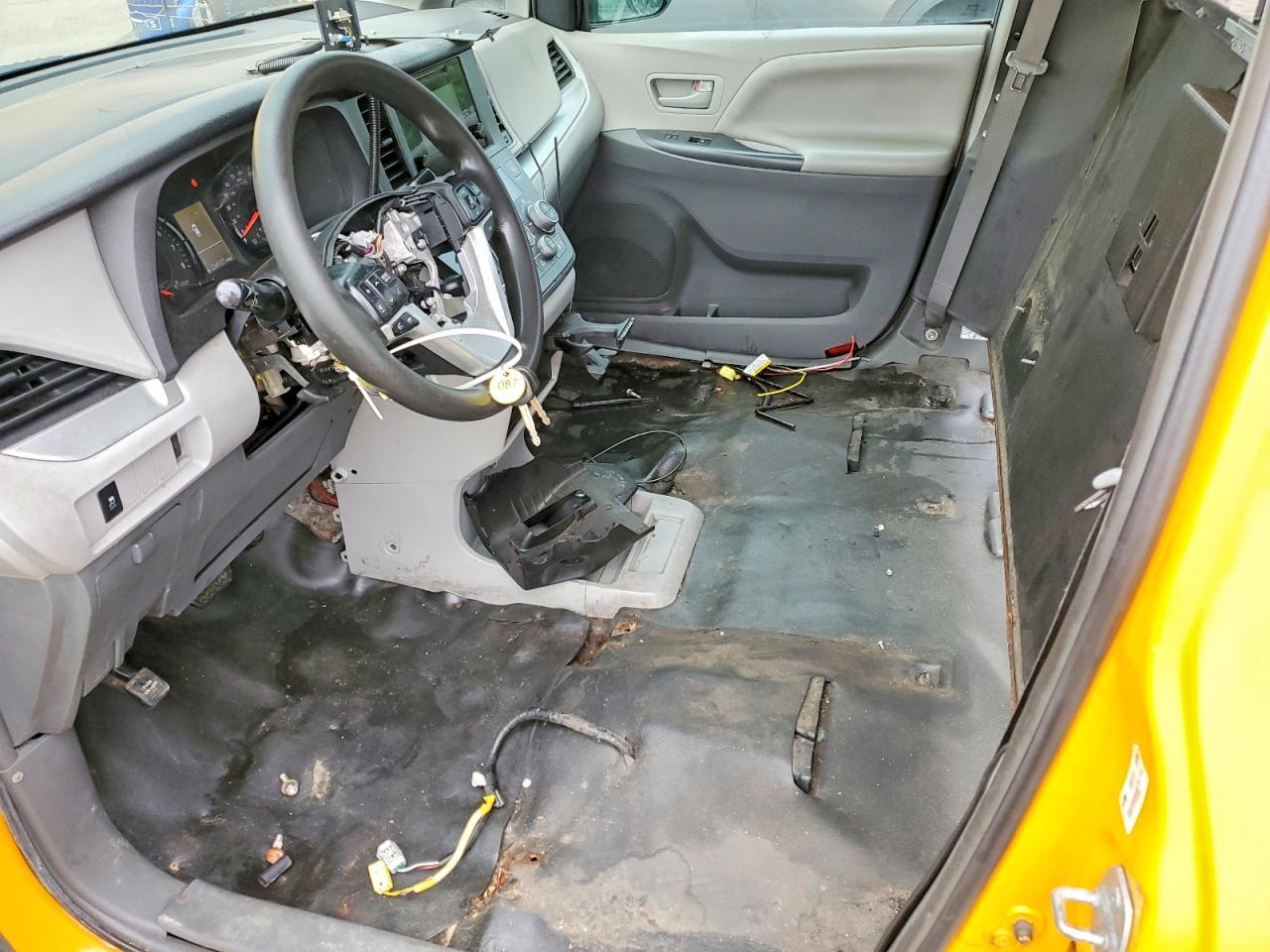 2017 Toyota Sienna L 7-Passenger - Image 7