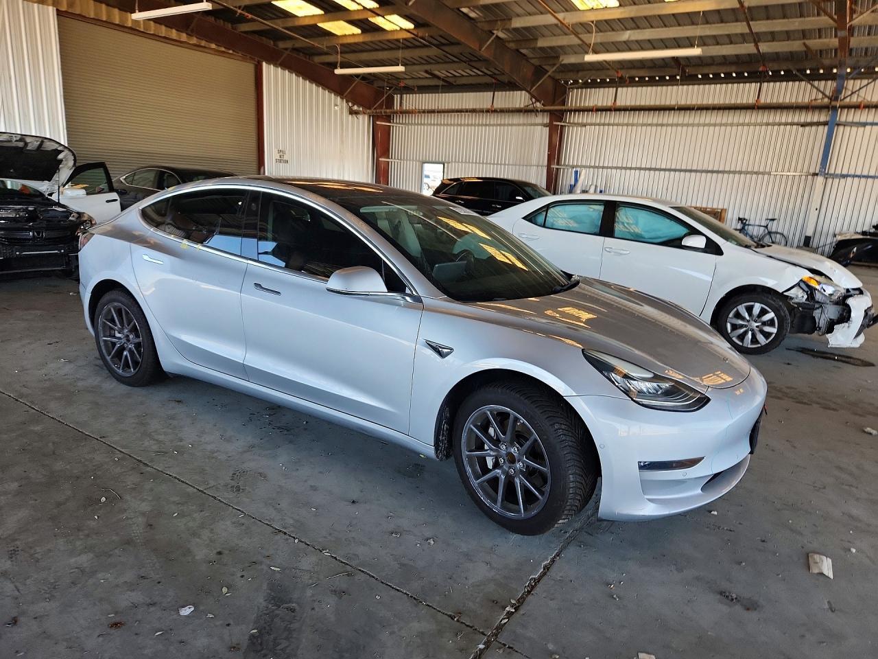 2018 Tesla Model 3 - Фото 4