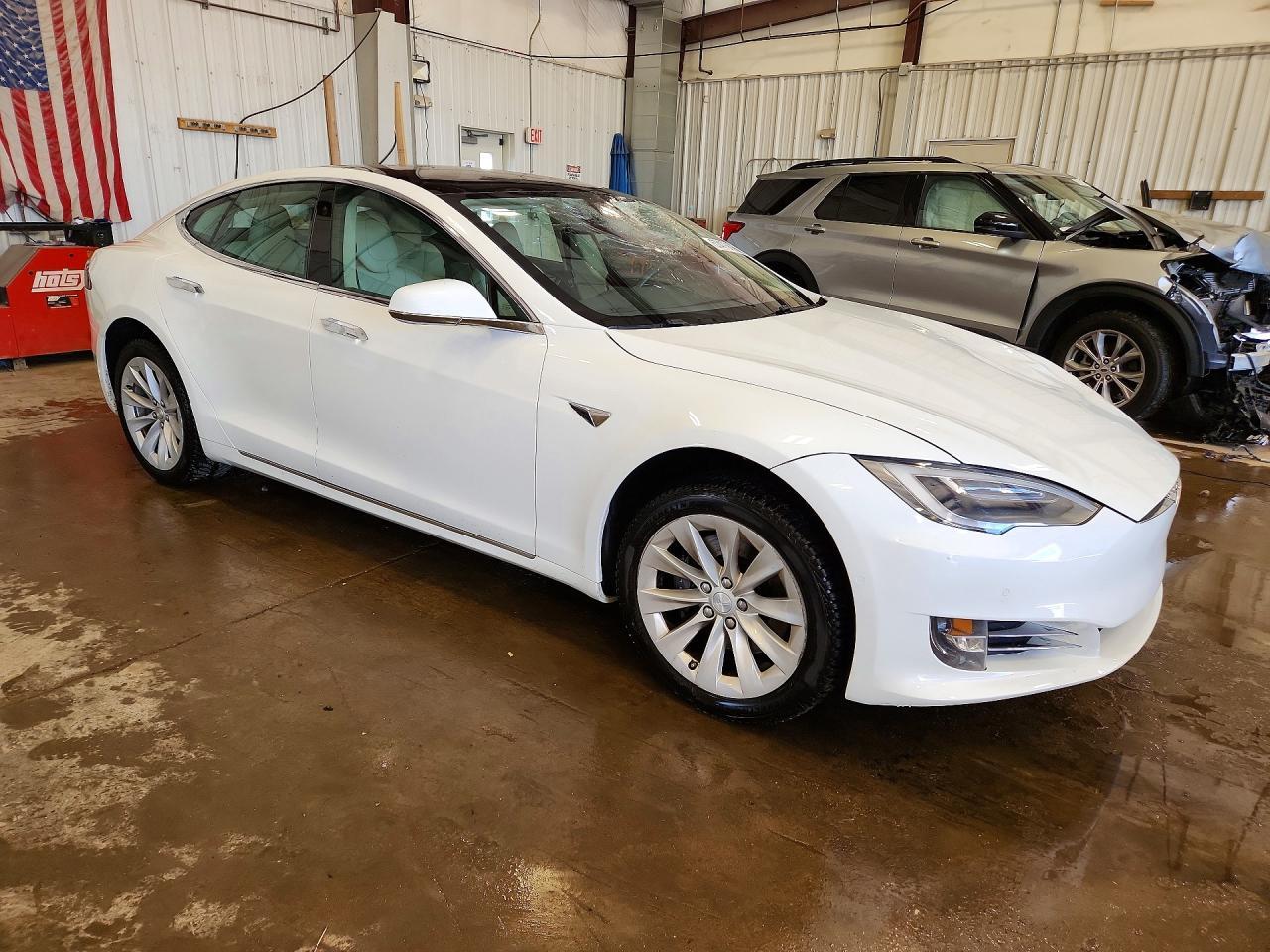 2017 Tesla Model S - Image 4