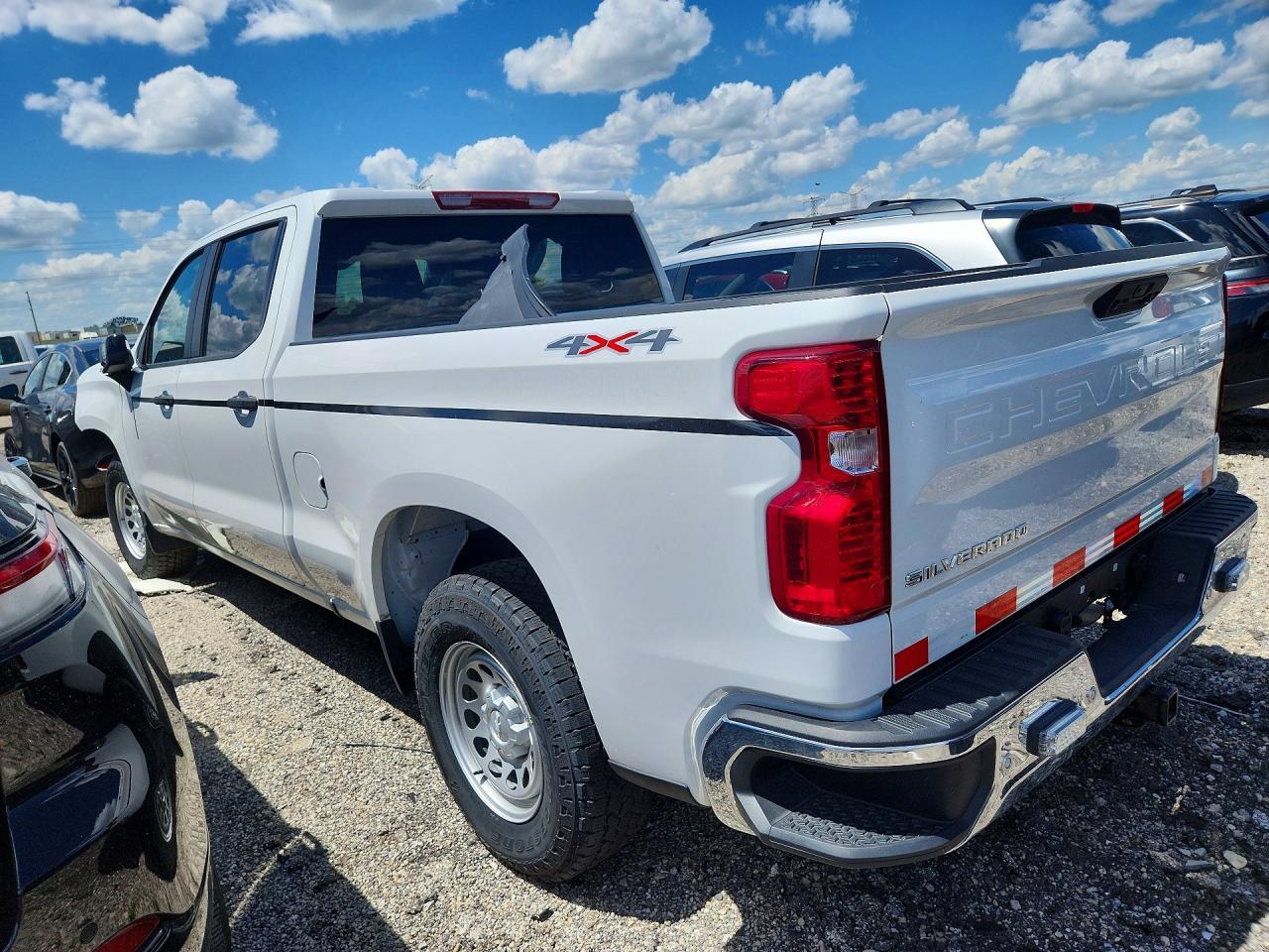 2025 Chevrolet Silverado K1500 - Фото 2