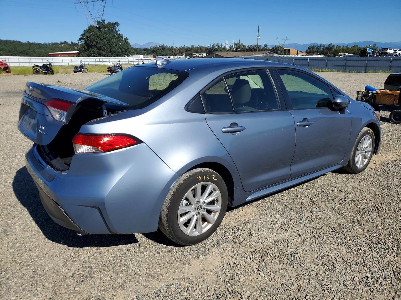 2025 Toyota Corolla Hybrid Le - Image 3