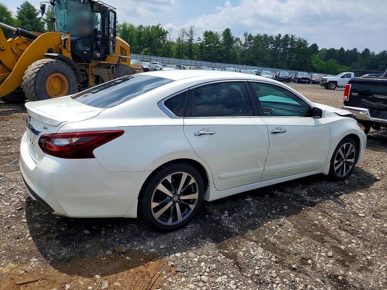 2017 Nissan Altima 2.5 Sr - Image 3