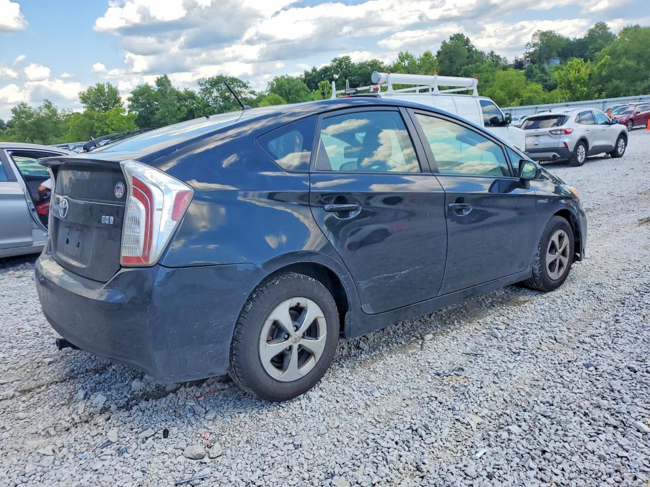 2012 Toyota Prius Two - Фото 3