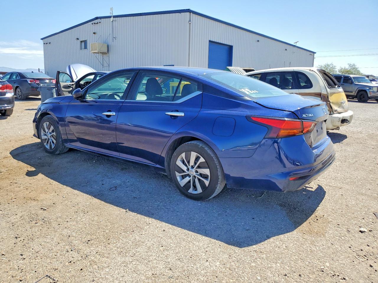 2022 Nissan Altima S - Image 2
