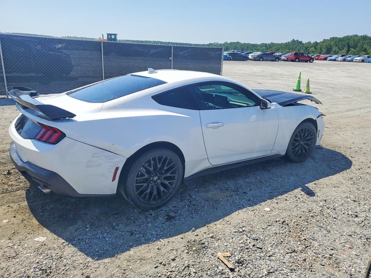 2024 Ford Mustang - Фото 3