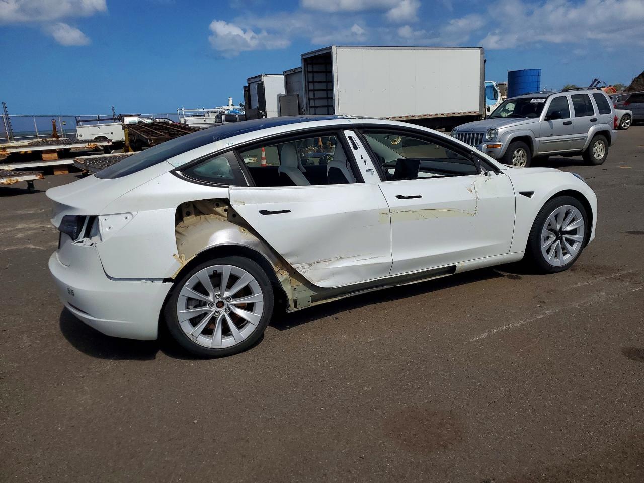 2023 Tesla Model 3 - Фото 3