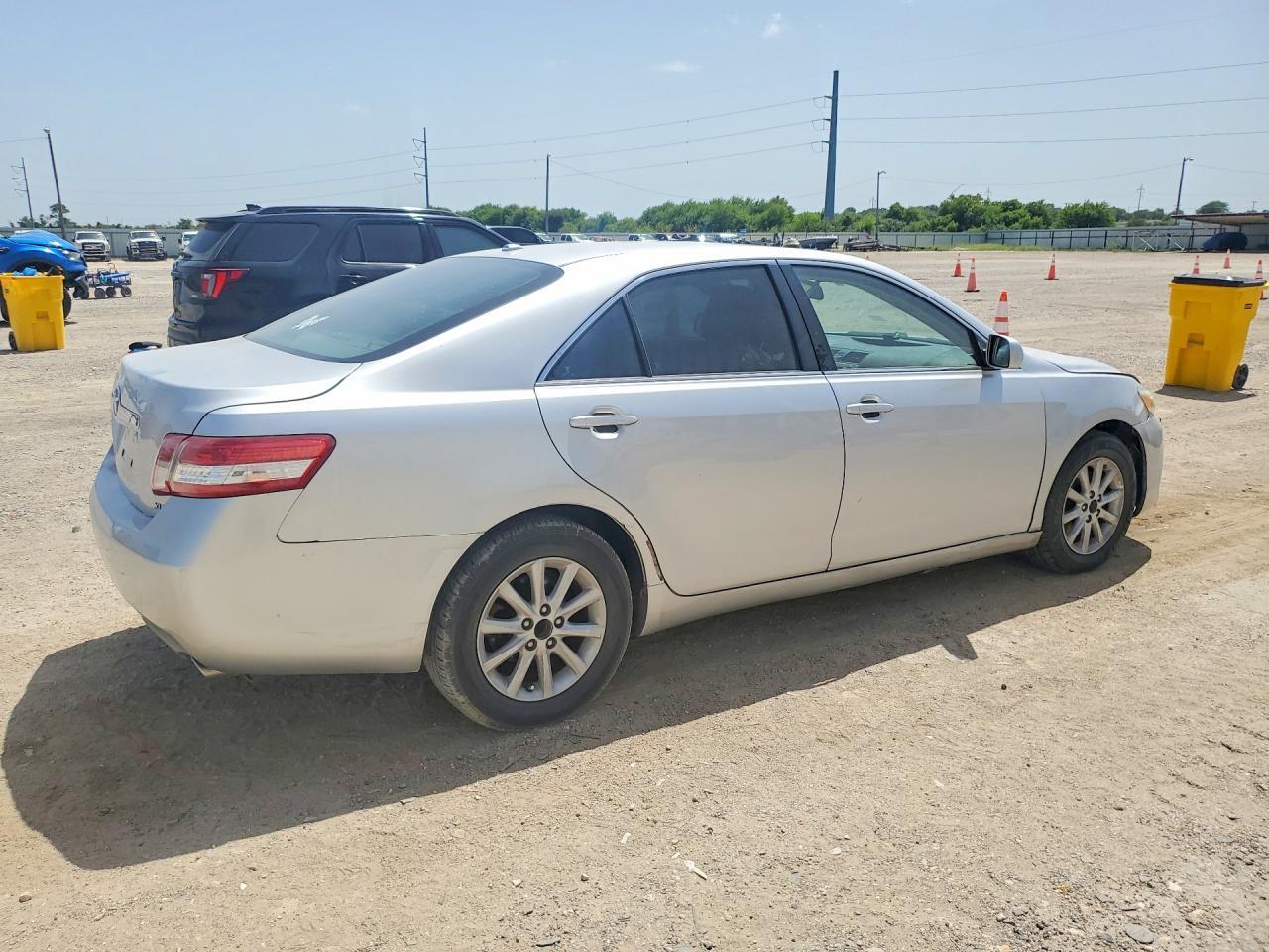 2011 Toyota Camry - Фото 3