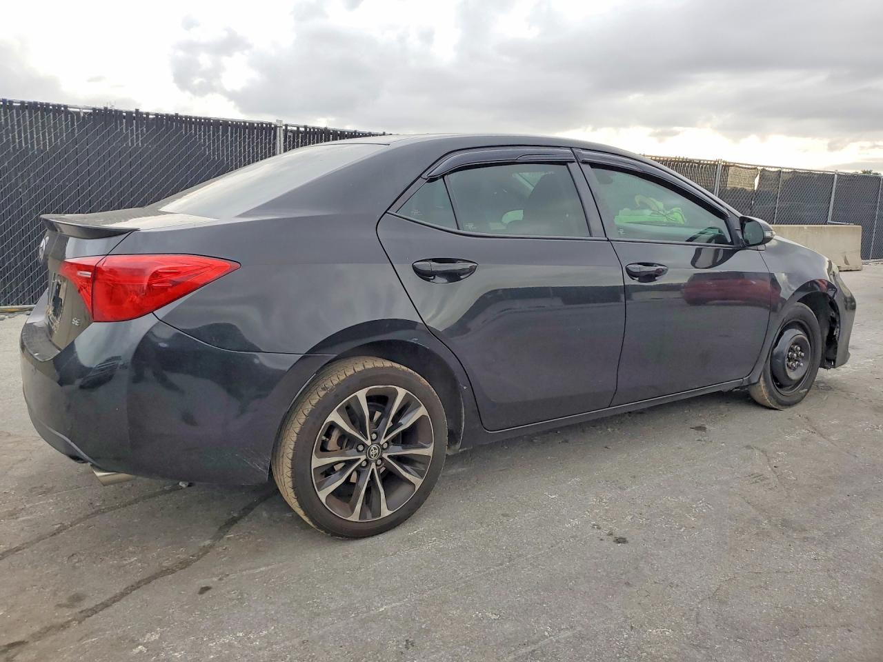 2017 Toyota Corolla Se - Фото 3
