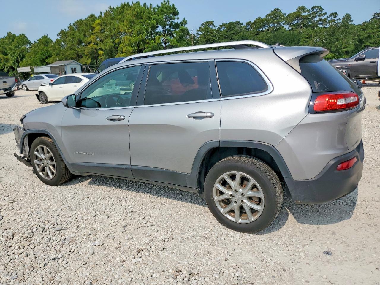 2015 Jeep Cherokee Latitude - Image 2