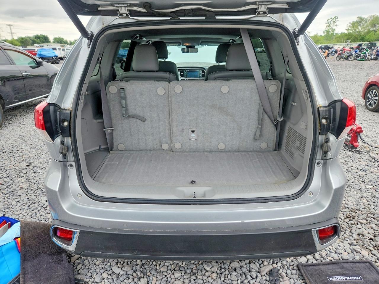 2017 Toyota Highlander Limited - Image 6