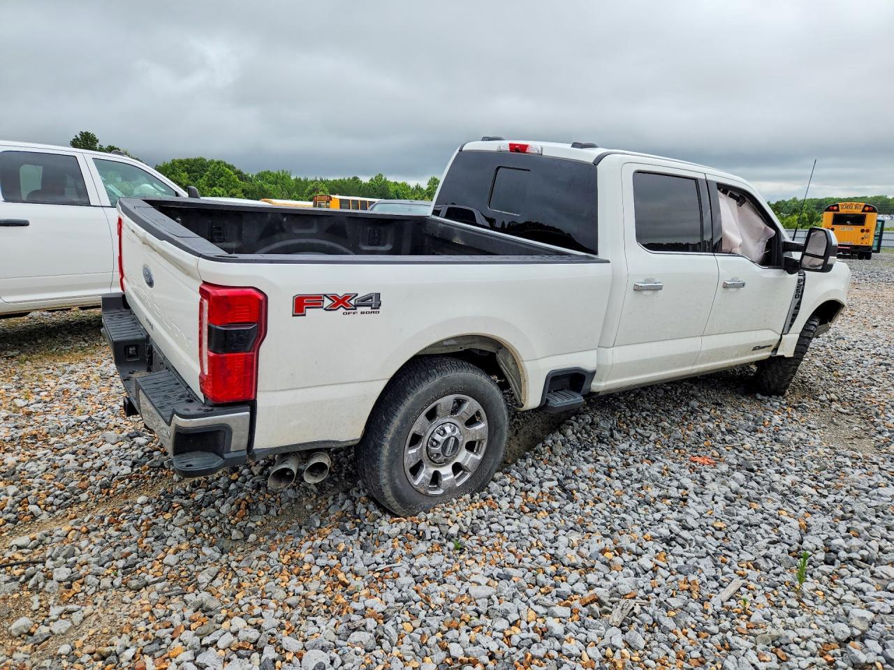 2025 Ford F250 Super Duty - Фото 3