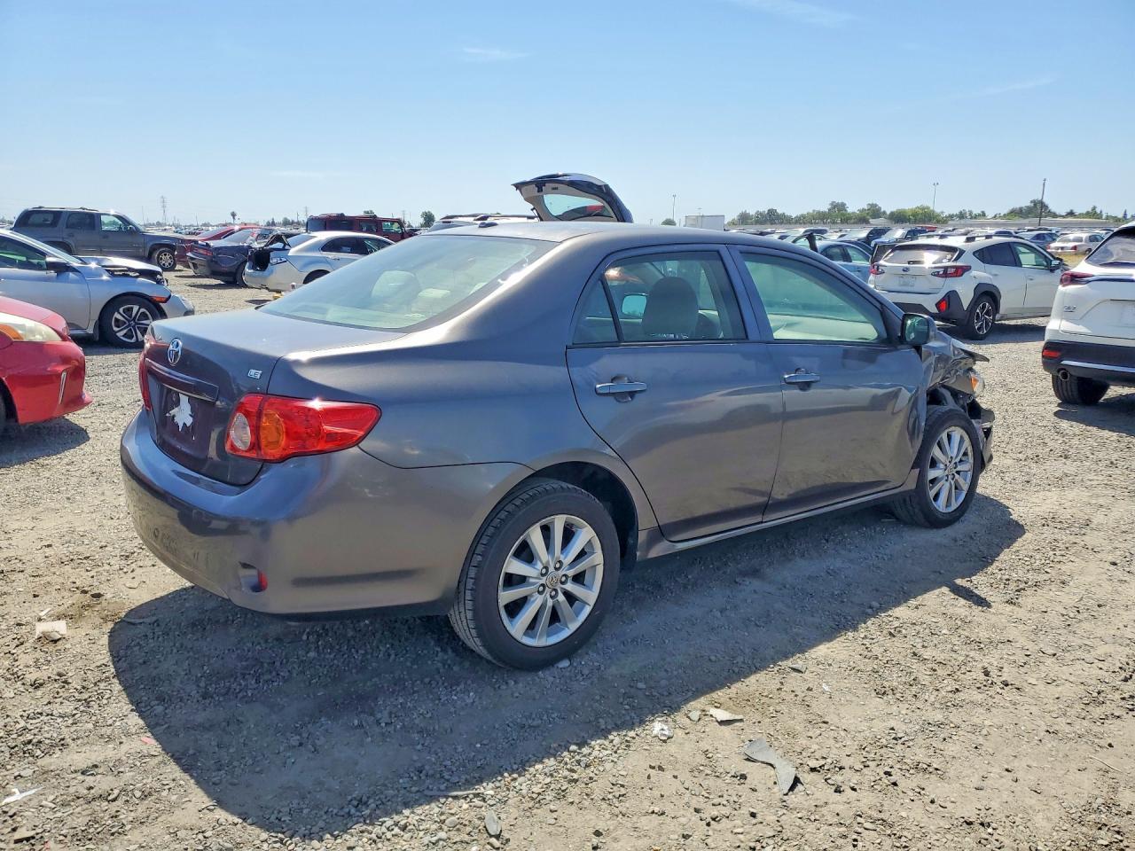 2010 Toyota Corolla Le - Фото 3